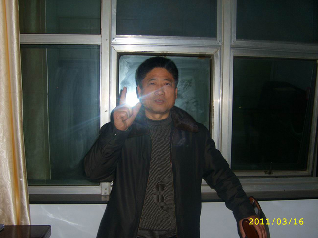 商维成在给老师们讲《音乐是钢琴教学的灵魂和核心》