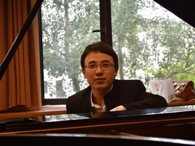 李坤峰，波兰肖邦音乐学院钢琴硕士