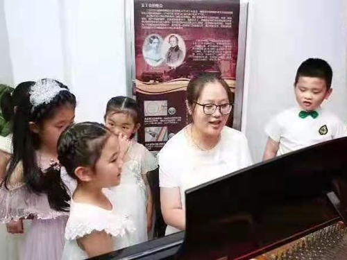 商羽钢琴学校教师 周玉音