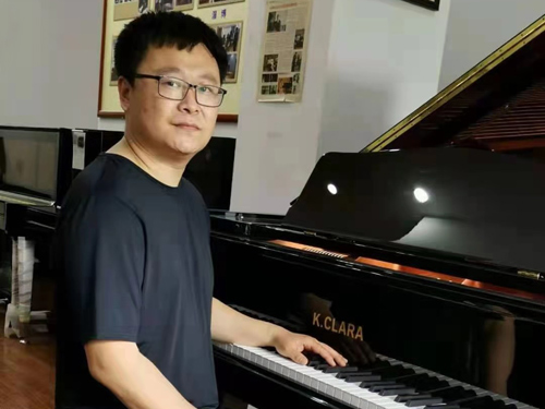 商羽钢琴学校教师 田鑫